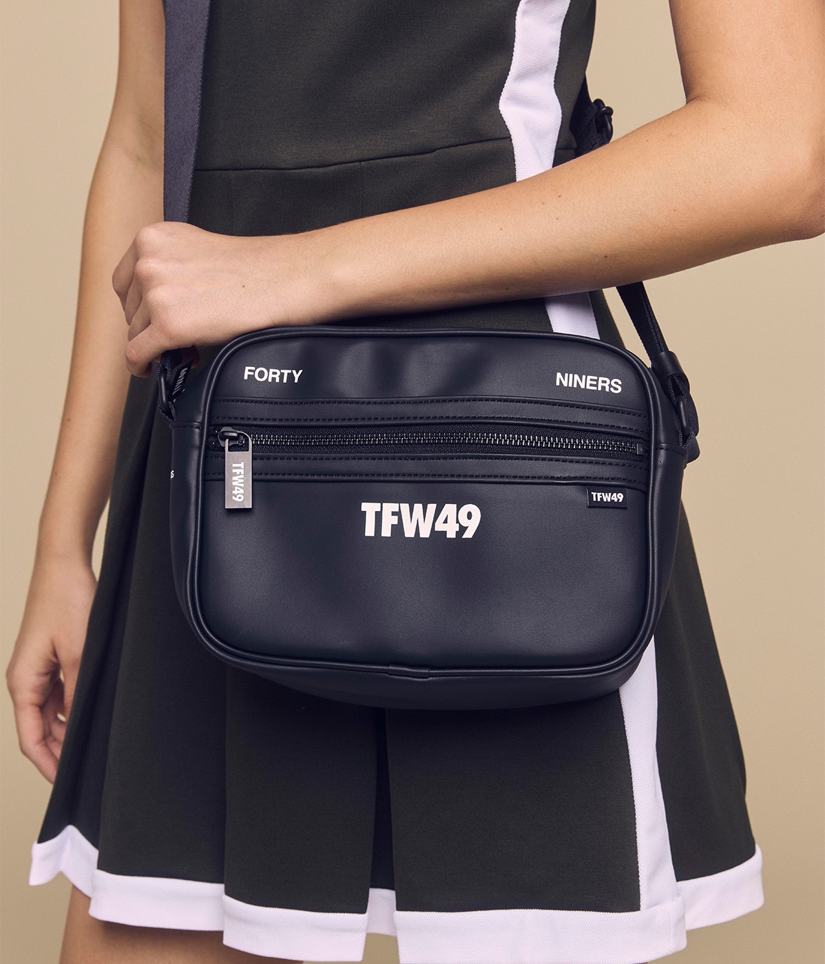 TFW49 / T132510006 / LEATHER SHOULDER BAG (2色) | BRAND,TFW49