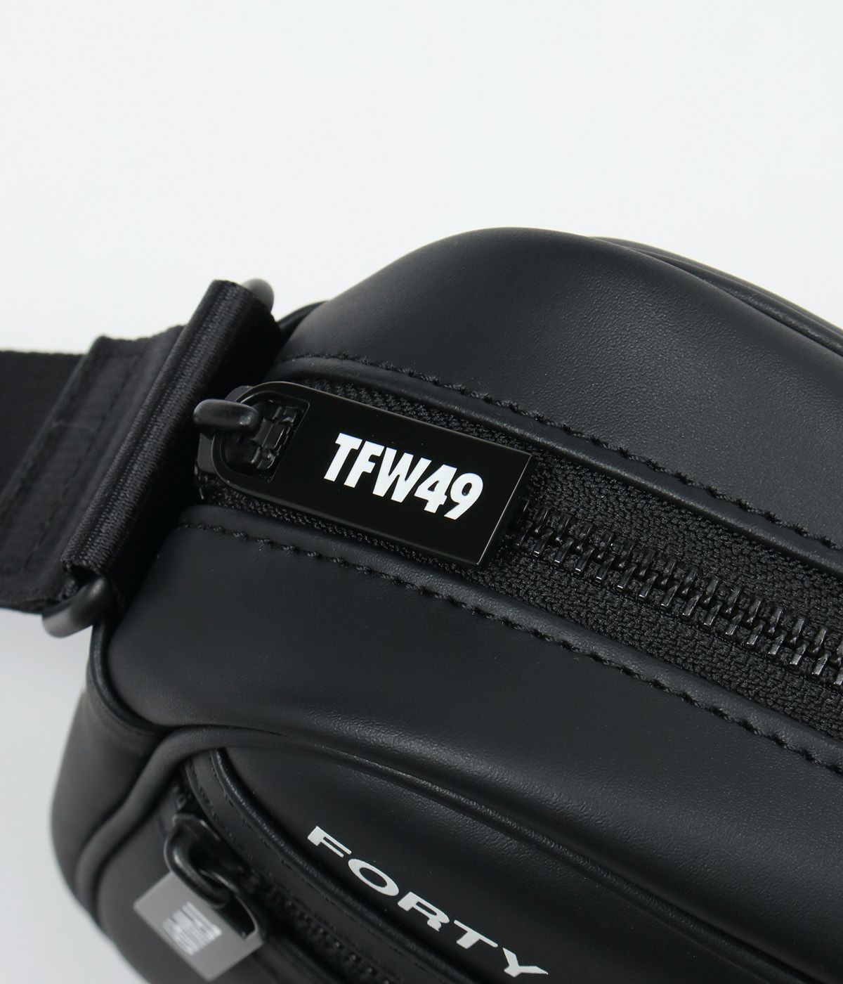 TFW49 / T132510006 / LEATHER SHOULDER BAG (2色) | BRAND,TFW49