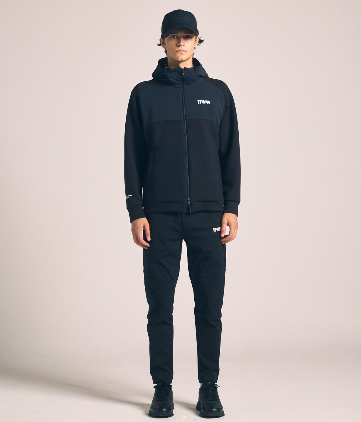 TFW49 トップス TFW49 / T102520030 / CARDBOARD MATERIAL FULL ZIP HOODIE（2色