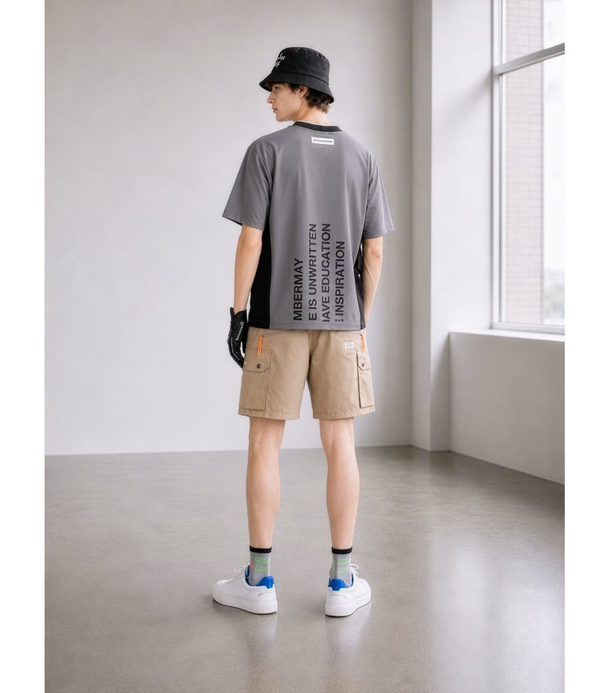 DECEMBERMAY / 4-605-1119 / Shimmering side pocket mockneck tee