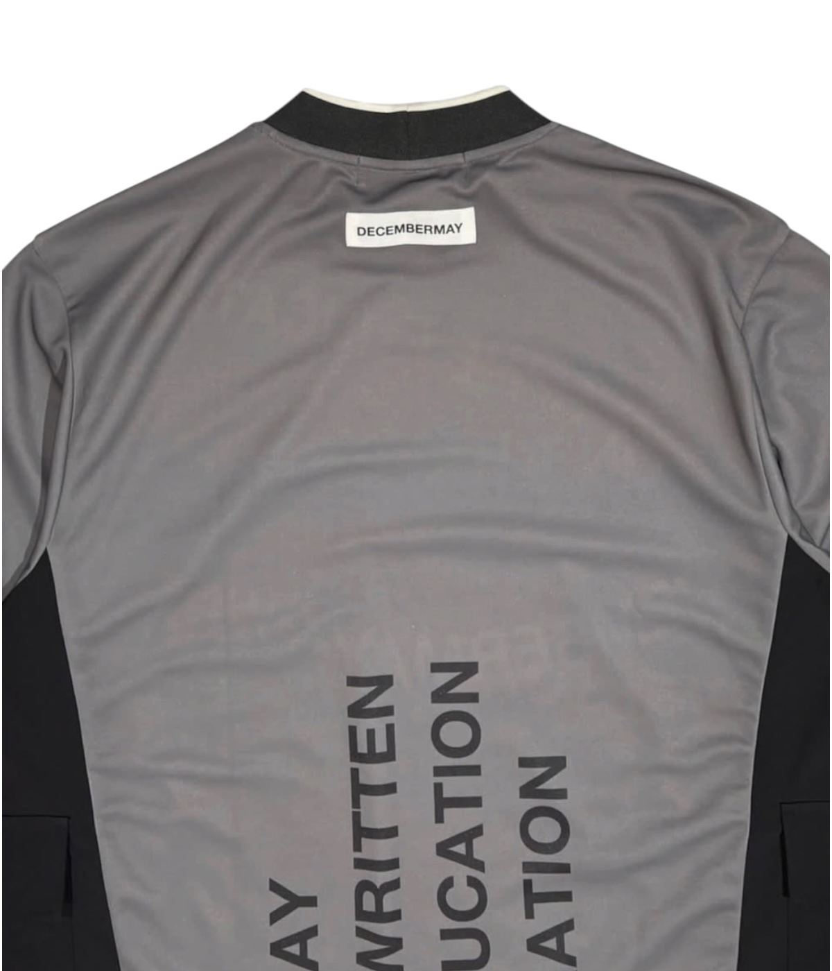 DECEMBERMAY / 4-605-1119 / Shimmering side pocket mockneck tee