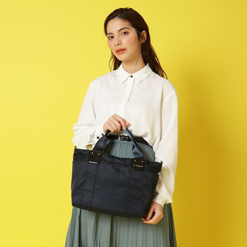 撥水加工で雨の日も安心◎ 2WAYナイロントート【軽量】