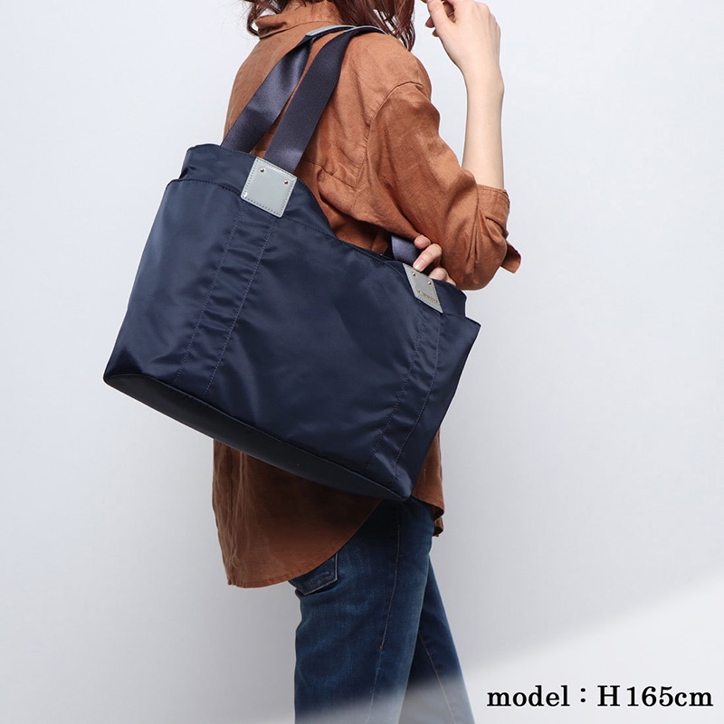撥水加工で雨の日も安心◎ ナイロントートバッグ【軽量・A4収納】