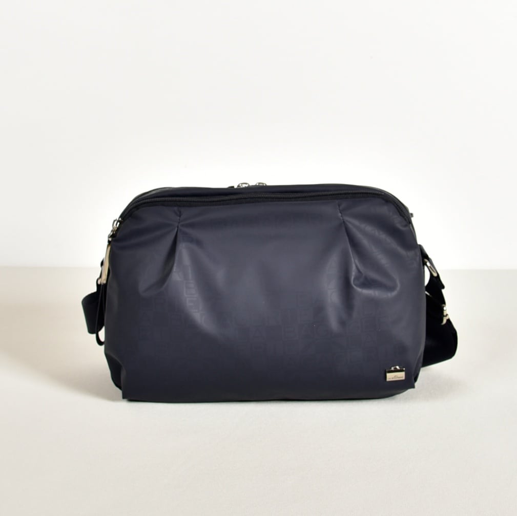 モノグラム　ショルダーバック LACOSTE ショルダーバッグ モノグラム レザーモノグラム