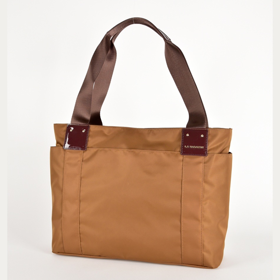 撥水加工で雨の日も安心◎ ナイロントートバッグ【軽量・A4収納】