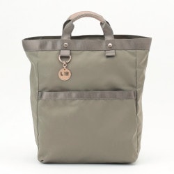 チャーム付き　ナイロンスクエアリュック