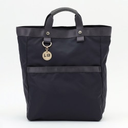 チャーム付き　ナイロンスクエアリュック