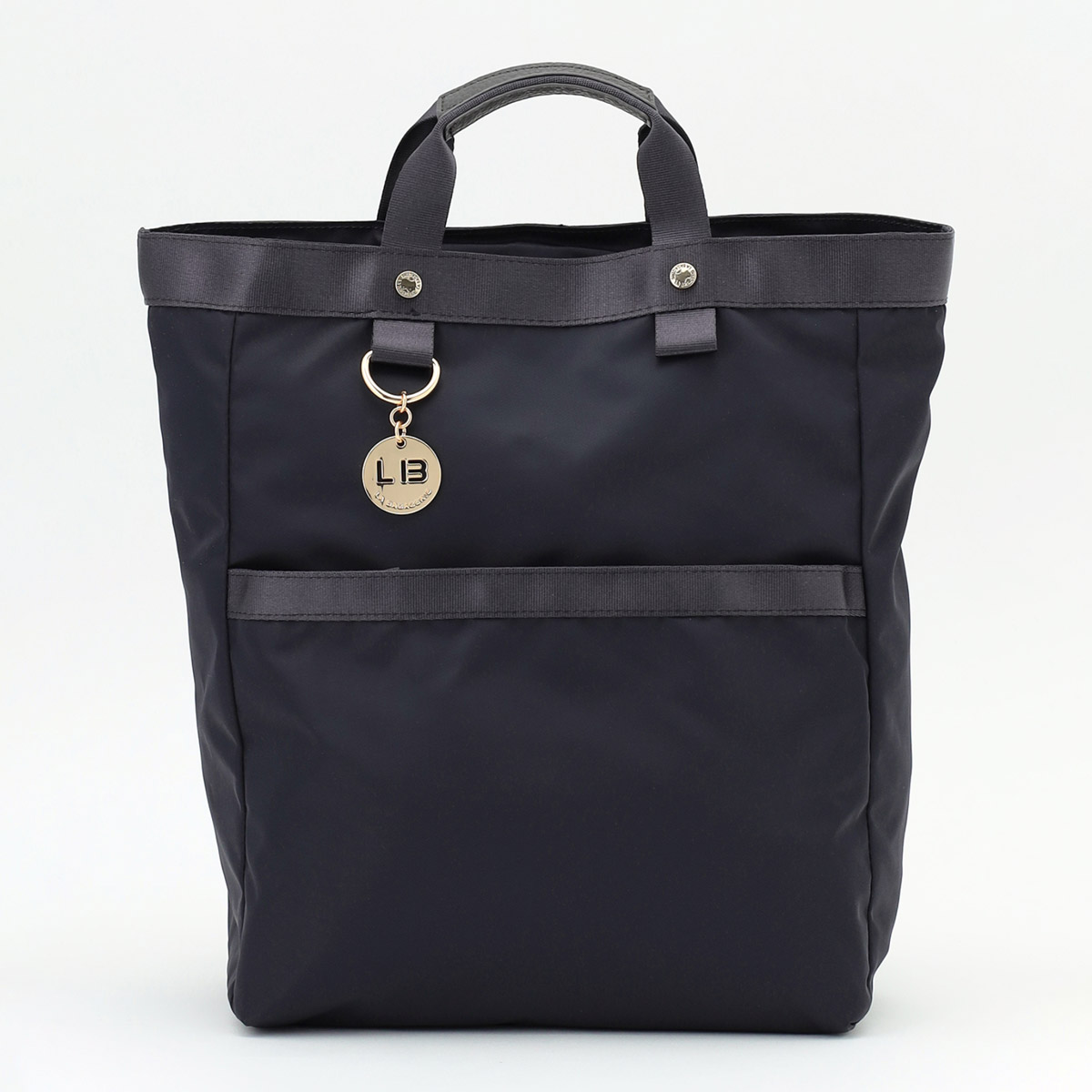 チャーム付き　ナイロンスクエアリュック