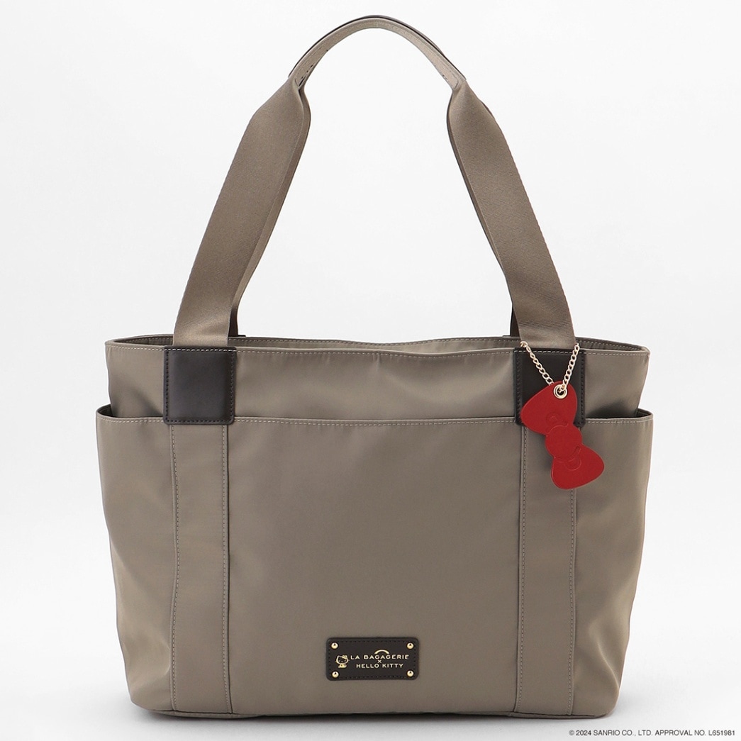 LA BAGAGERIE×HELLO KITTY リボンチャーム付き　デイリートート　Mサイズ