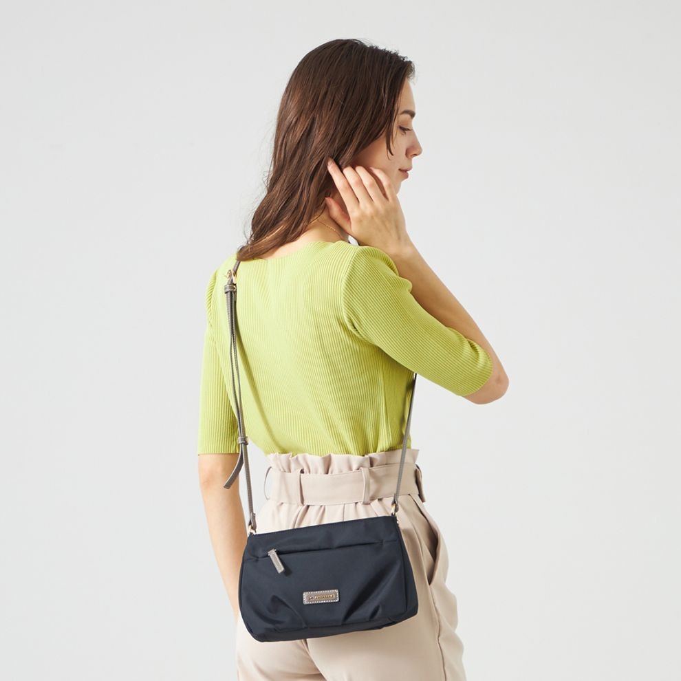 ポリエステルキャンバス　タックポシェット