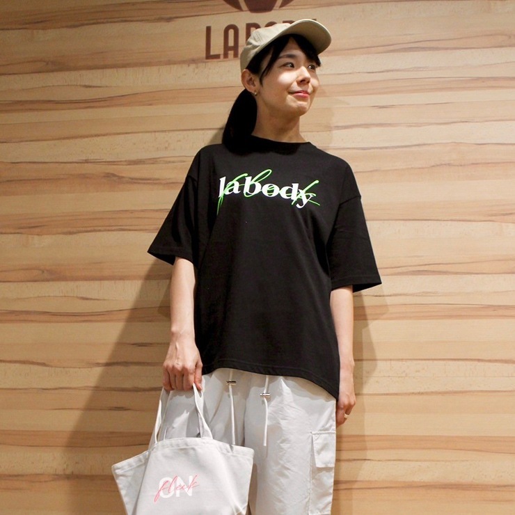 LA BODY 륨ܥǥ ON FLEEK T Ⱦµ  ֥å   եåȥͥ  ݡ  襬 