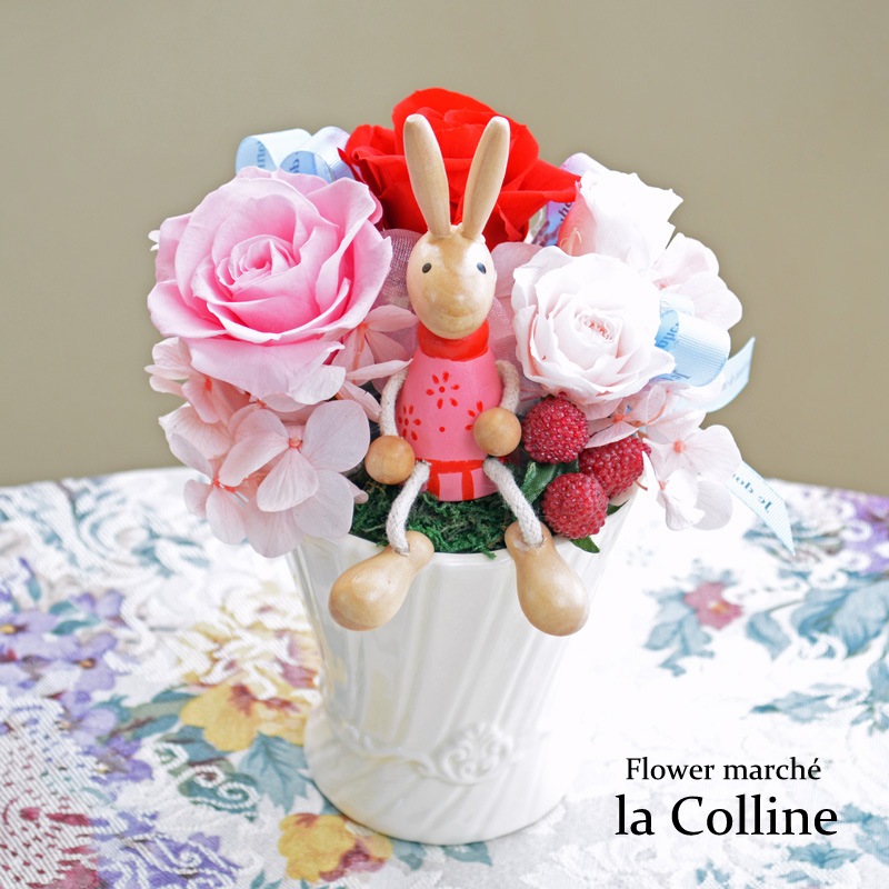 ハンドメイド❣️うさぎちゃんの小鳥のさえずり、薔薇フラワーアレジ 