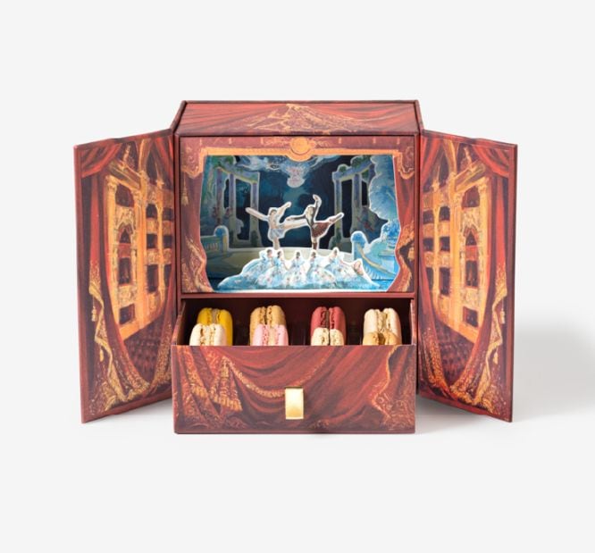 数量限定】 パリ・オペラ座 with ラデュレ マカロン8個入り ｜ラデュレ