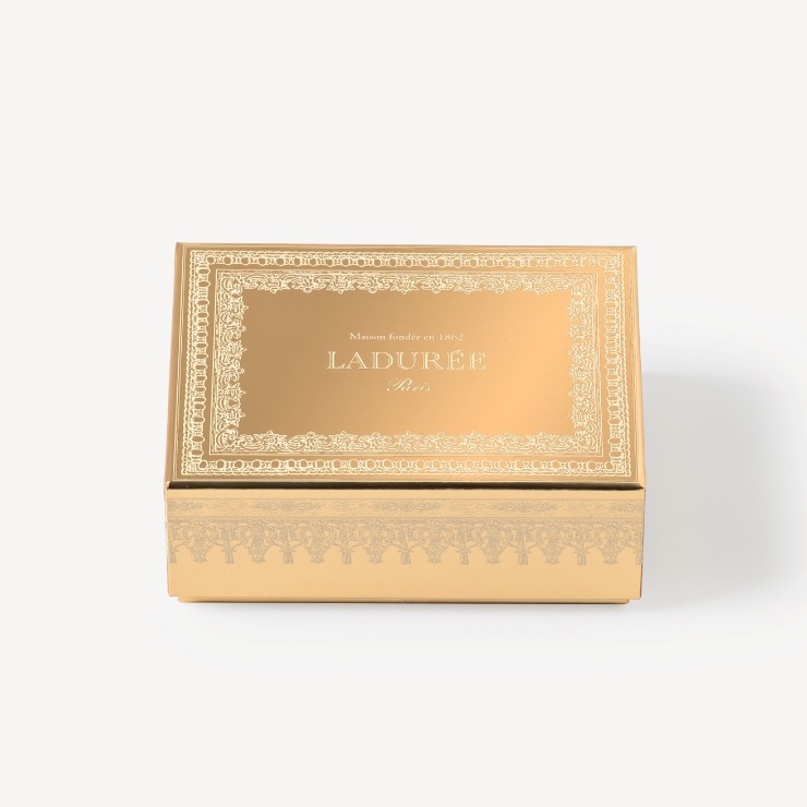 クリスマス2025】ナポレオン・トロワ・ゴールド マカロン8個入り