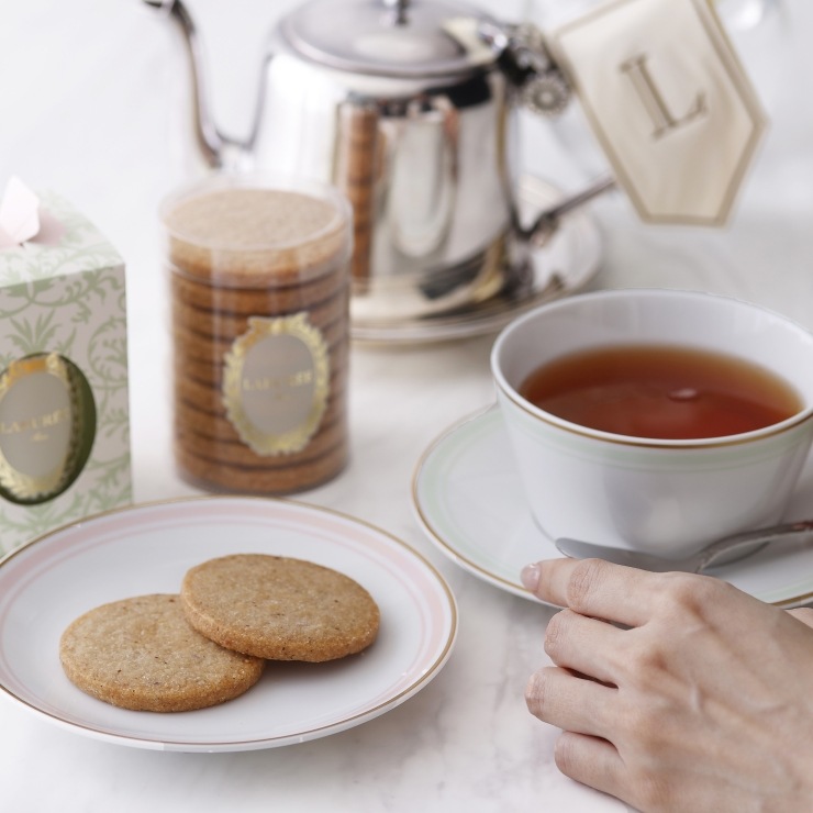 ラデュレ ギフトボックス入り】サブレ・ヴァニーユ・ペカン ｜ラデュレ