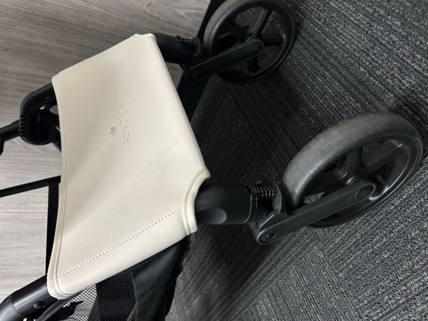 Royal Tails�����ץ�����ʡ��ե�������ѥϥ�ɥ륫�С��������ɡ���3���ˢ����ȯ��