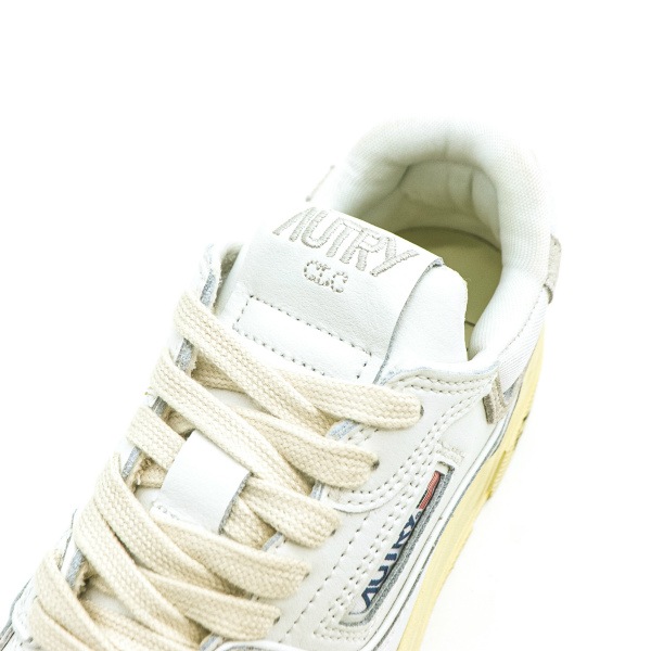 セール 半額以下】オートリー スニーカー レディース 牛革