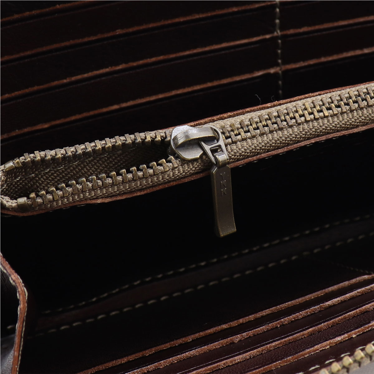 クアトロガッティ 財布 クロコダイル ラウンドジップ 長財布 QUATTRO GATTI 8101 GREIGE（グレージュ）　