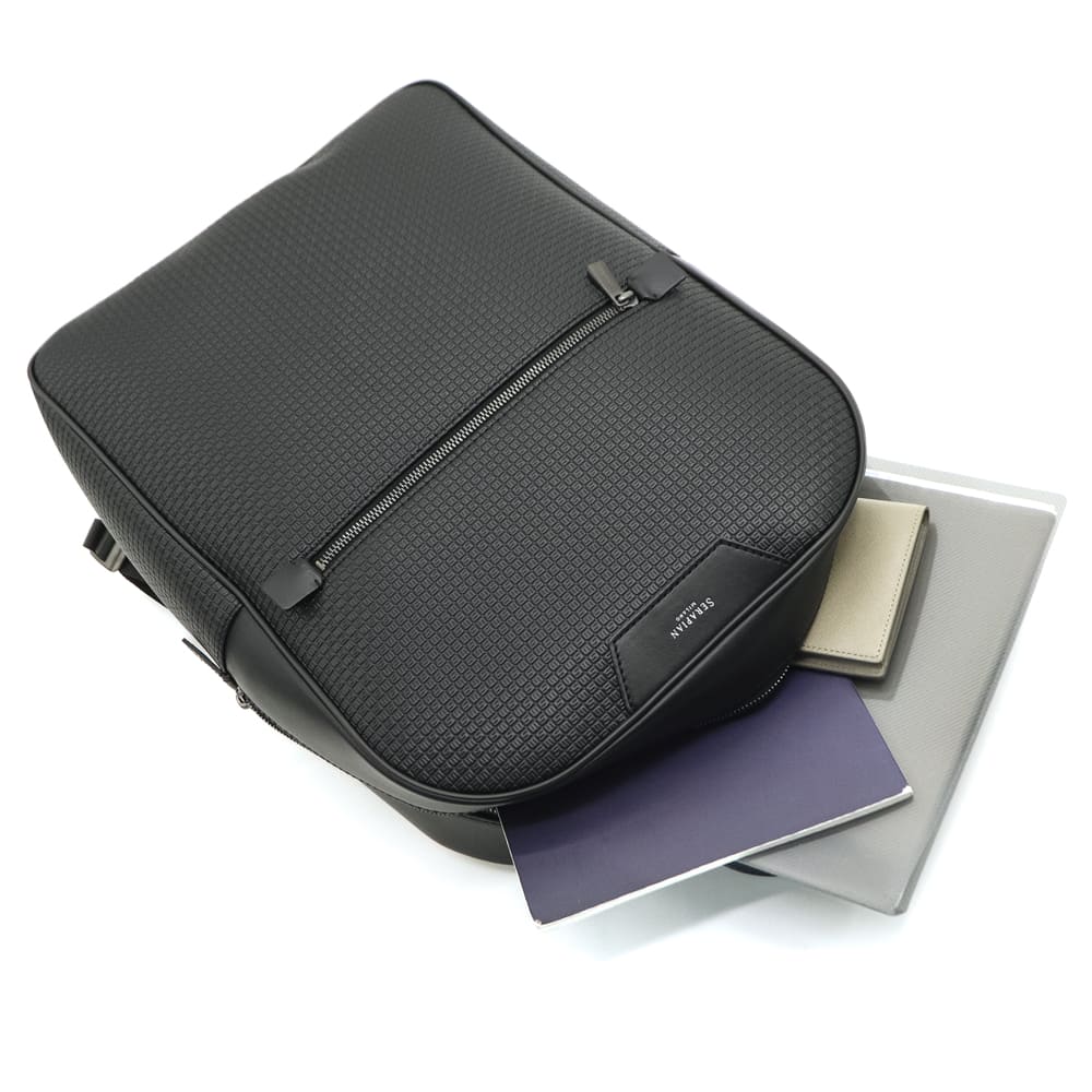セラピアン バックパック PVC型押し リュック SERAPIAN SINGLE ZIP BACKPACK Stepan sust SRSTSMLL700631DCG2 SRP BLACK/BLACK ECLIPSE