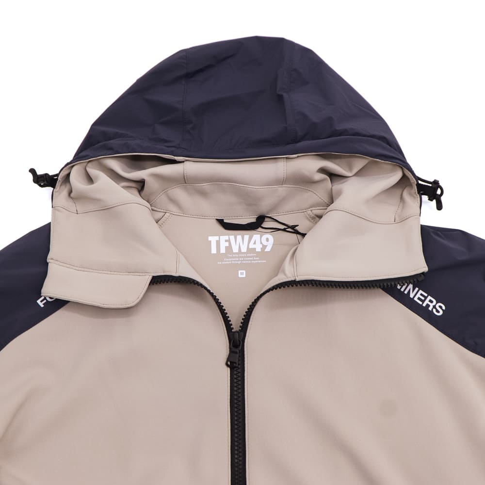 新品未使用　TFW49 ジャケット Lサイズ　　ゴルフ　WEB完売品　薄手春服 ティーエフダブリュー49 ゴルフ ウェア メンズ アクティブジャケット