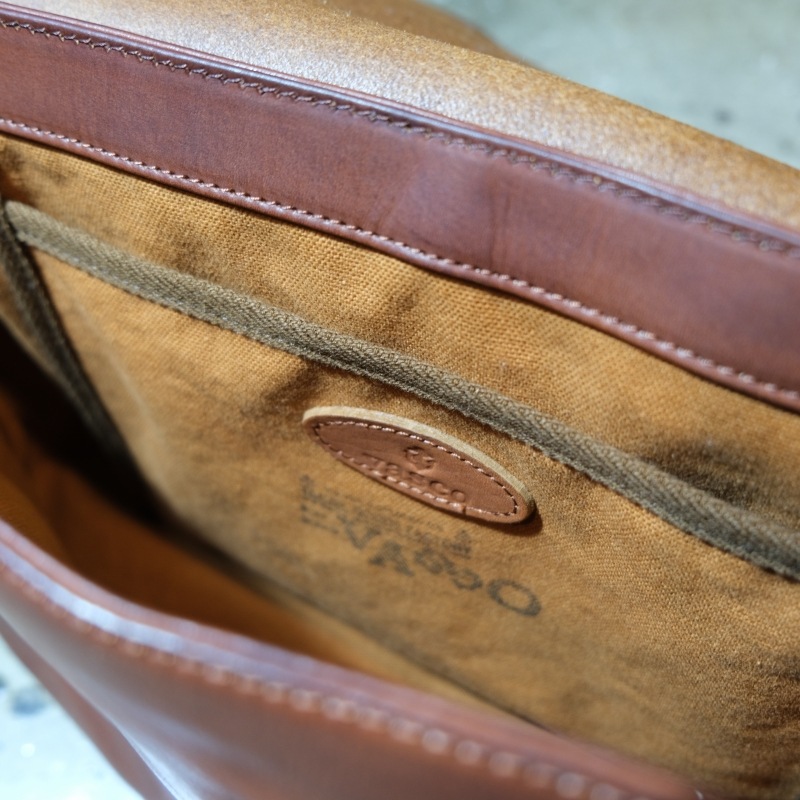 VASCO ����������VS-247L�ۡ�LEATHER POSTMAN SHOULDER BAG-REGULAR�ۢ�PLANE�� �ݥ��ȥޥ󥷥������Хå� ɱϩ������ ������