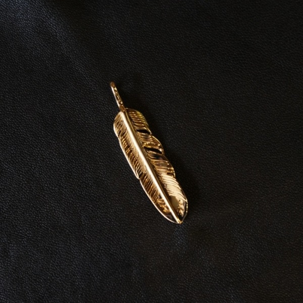 MOTOR NEW VINTAGE �⡼������FTG-08R�ۡ�ALL GOLD FEATHER PENDANT�ۢ�MEDIUM�� ������ե�����(��) MOTO LEATHER 
