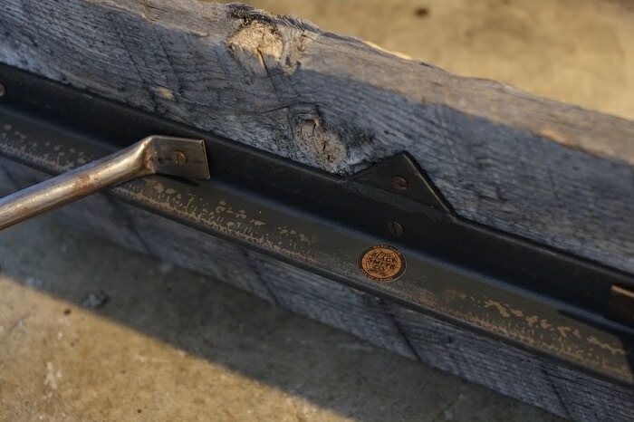 BLACKSMITH Co.(�֥�å����ߥ� ����)<BR>IRON BENCH Ŵ���٥��<BR>1960������Υǥ����� ͢���ź�(�ѥ����)����<BR>����100cm��15cm���⤵45cm<BR>�����������ޥȲȺ���B��󥯢�