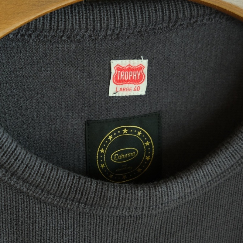 TROPHY CLOTHING �ȥ��ե������������� ��ϥ���������Naval L/S Tee�ۢ�Charcoal�� 30��ǯ��ǰ �ʥХ���󥰥��꡼�֣� ���åȥ�˥å� �������� ������