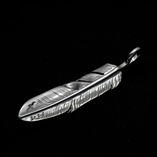 MOTOR NEW VINTAGE ⡼FT-07LۡFEATHER PENDANT (18K GOLD ACCENT) ۢMEDIUMK18᥿ե() MOTO LEATHER 