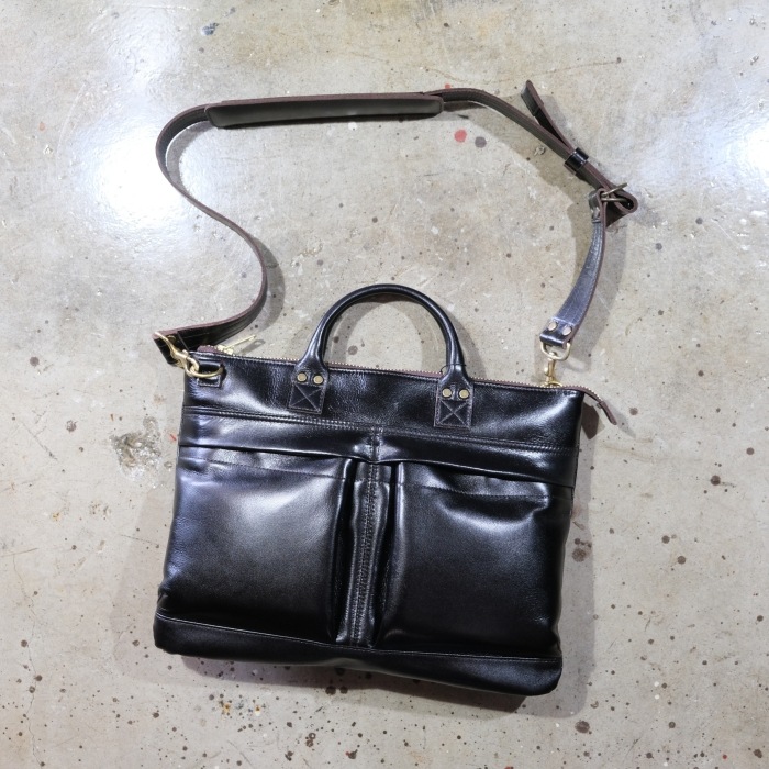 Y'2 LEATHER �磻�ġ��쥶�� ��BG-20�ۡ�ANILINE STEER HELMET BAG�ۢ�BLACK(TEA-CORE)�䥹�ƥ��ϥ��ɥإ��åȥХå� ���˥�󥹥ƥ� ���� ������