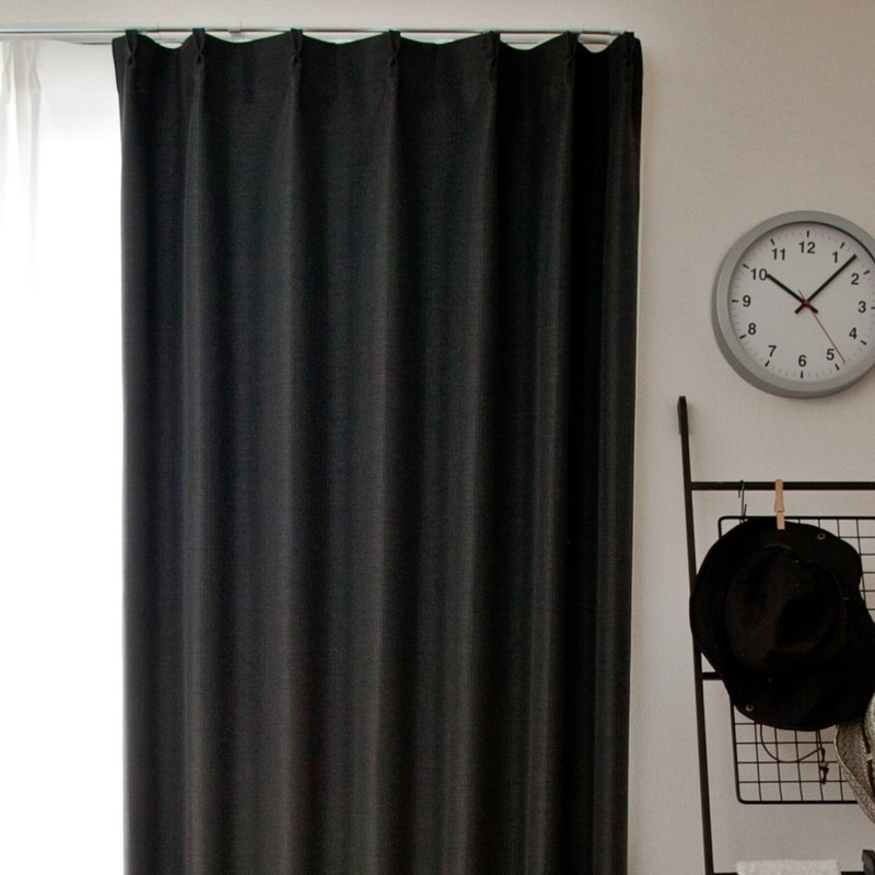 防炎＞細かいストライプ柄の遮光1級カーテン【フーダ BK】ブラック