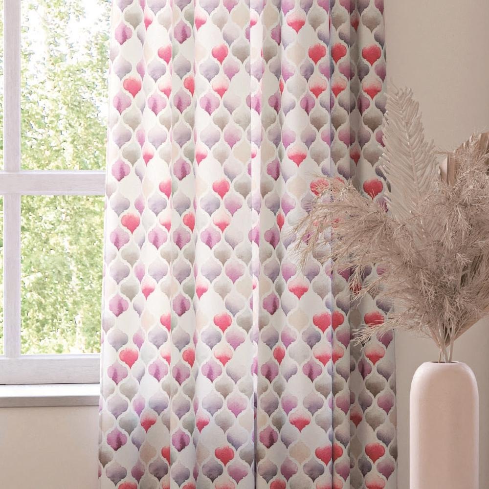 モダンなタイルデザインでお部屋に遊び心を。ピンクタイル柄の非遮光