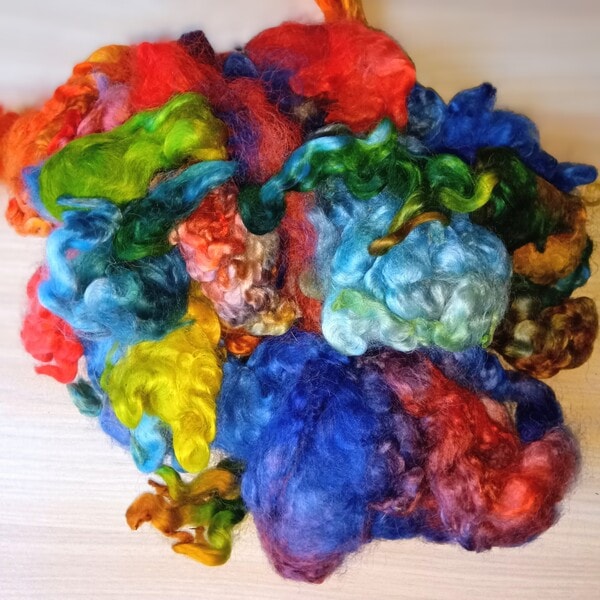 　☆彡新春SALE☆彡　イングリッシュレスター　染色レインボーカラー100g ＜紡毛 紡ぎ 染め 羊毛 フェルト＞