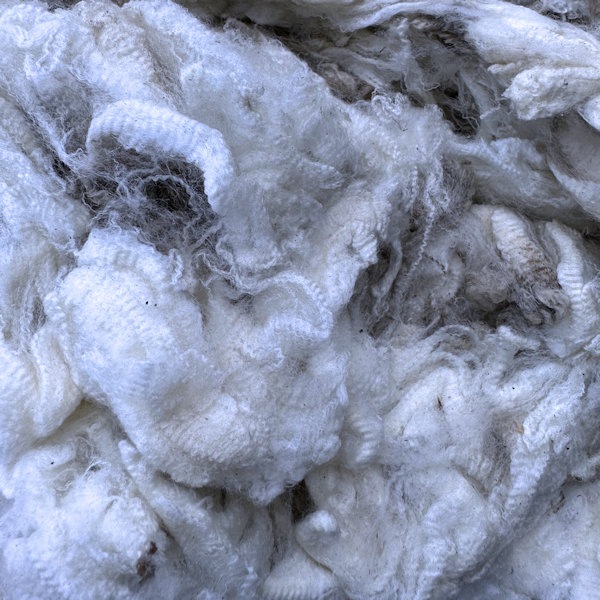 メリノ ホワイト グリージーウール 300g<紡毛 紡ぎ 染め 羊毛 フェルト>