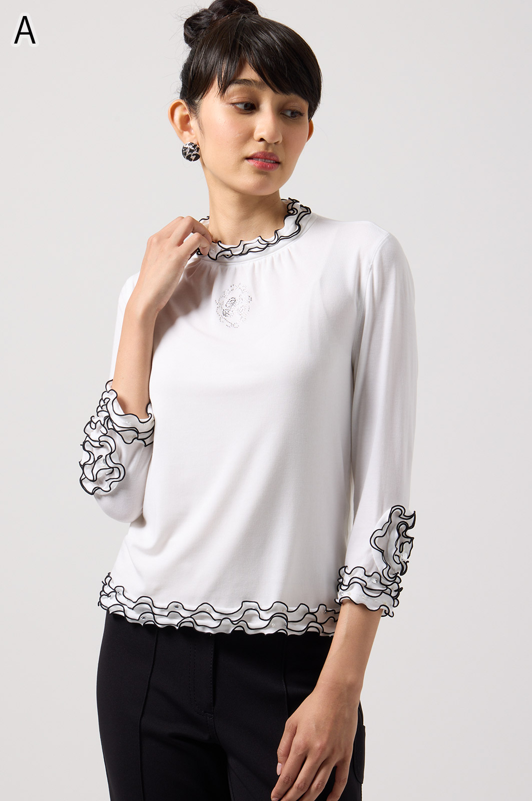 新品⭐︎伊太利屋☆花柄レース ノーカラージャケット 新品⭐︎伊太利屋☆花柄レース ノーカラージャケット 伊太利屋