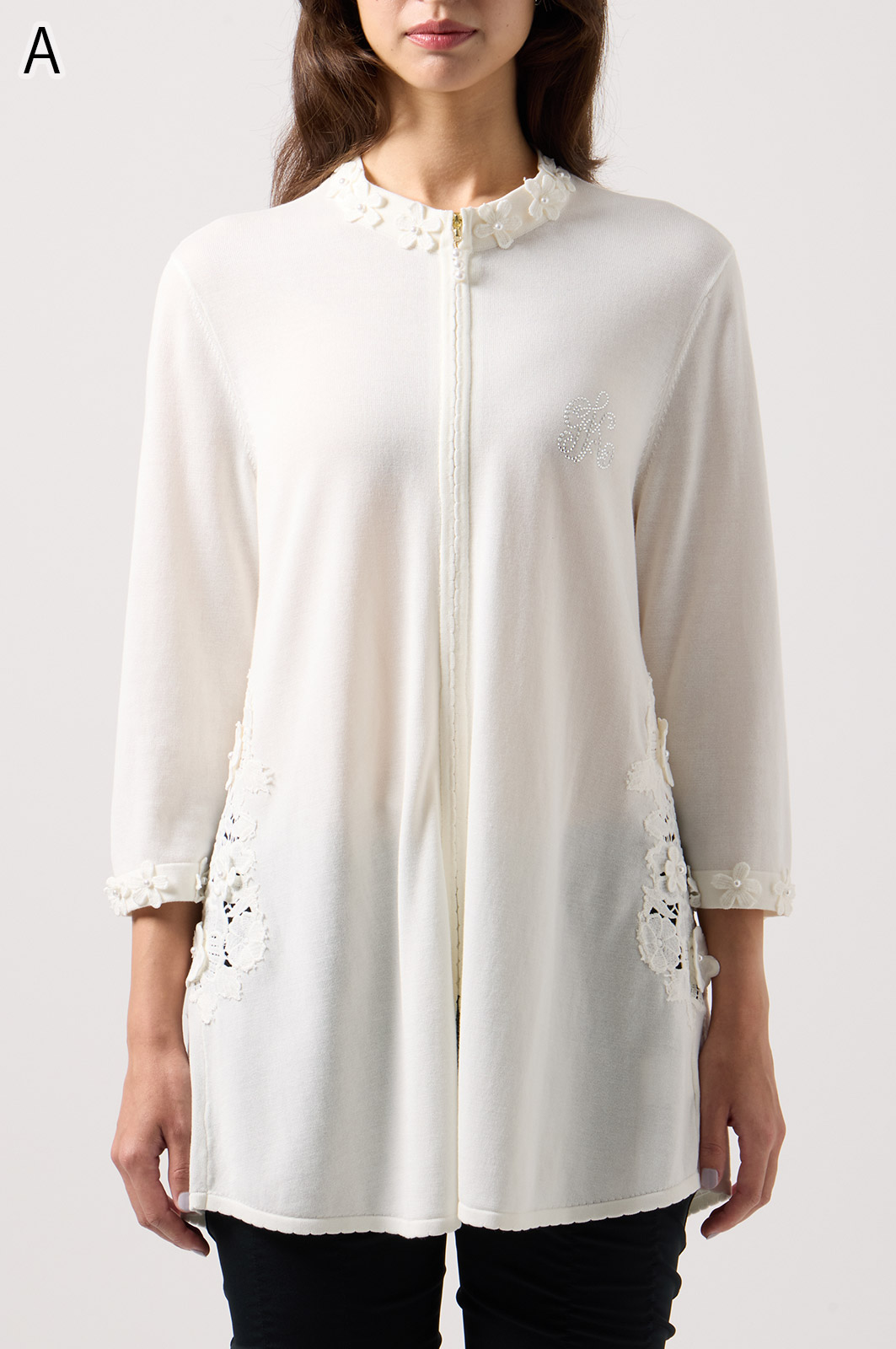 伊太利屋のラインストーンボタンと猫ボタンのカーディガン11号 伊太利屋のラインストーンボタンと猫ボタンのカーディガン11号