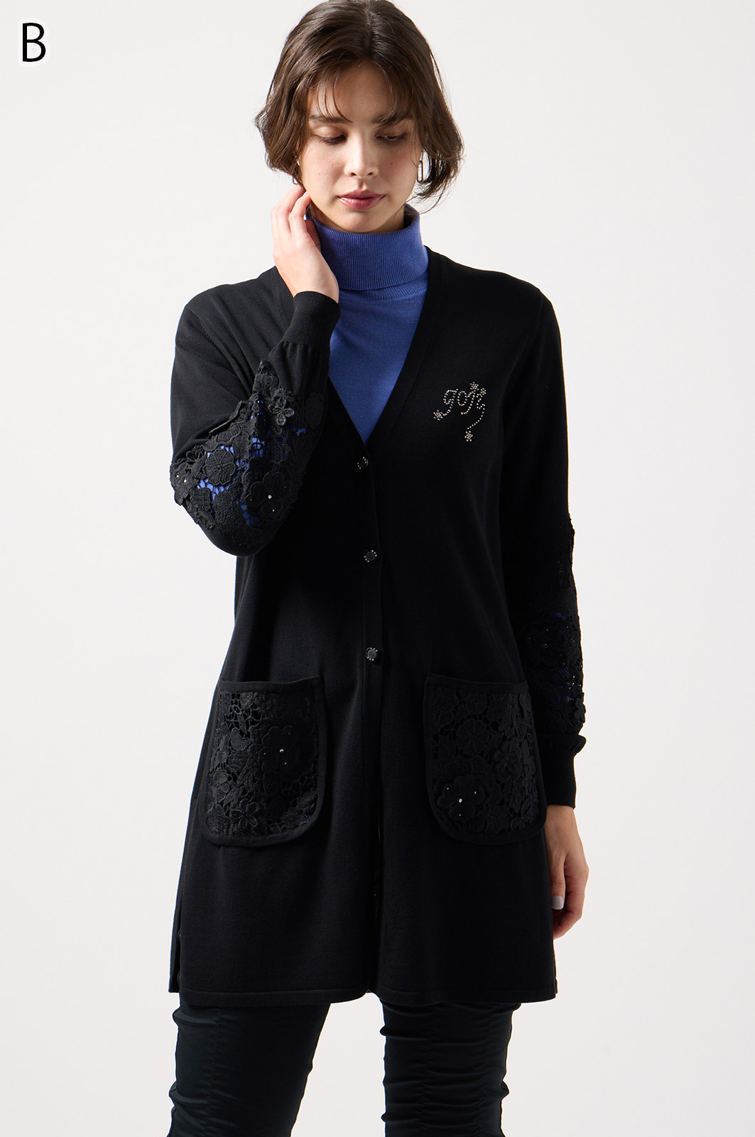 伊太利屋のラインストーンボタンと猫ボタンのカーディガン11号 伊太利屋のラインストーンボタンと猫ボタンのカーディガン11号