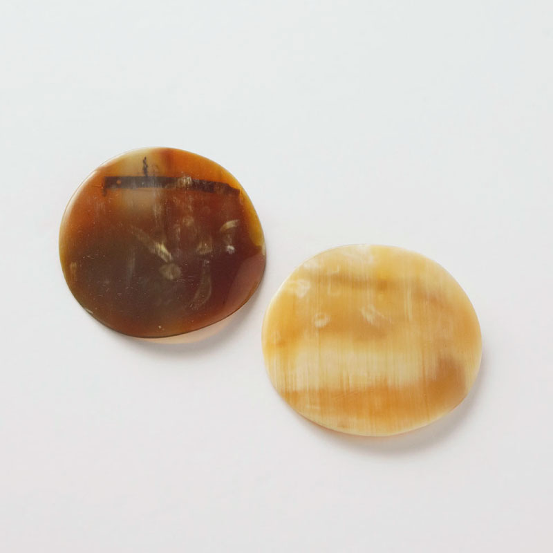 水牛の角 ブローチ ROUND BROOCH／KOSTKAMM（コストカム） | CATEGORY