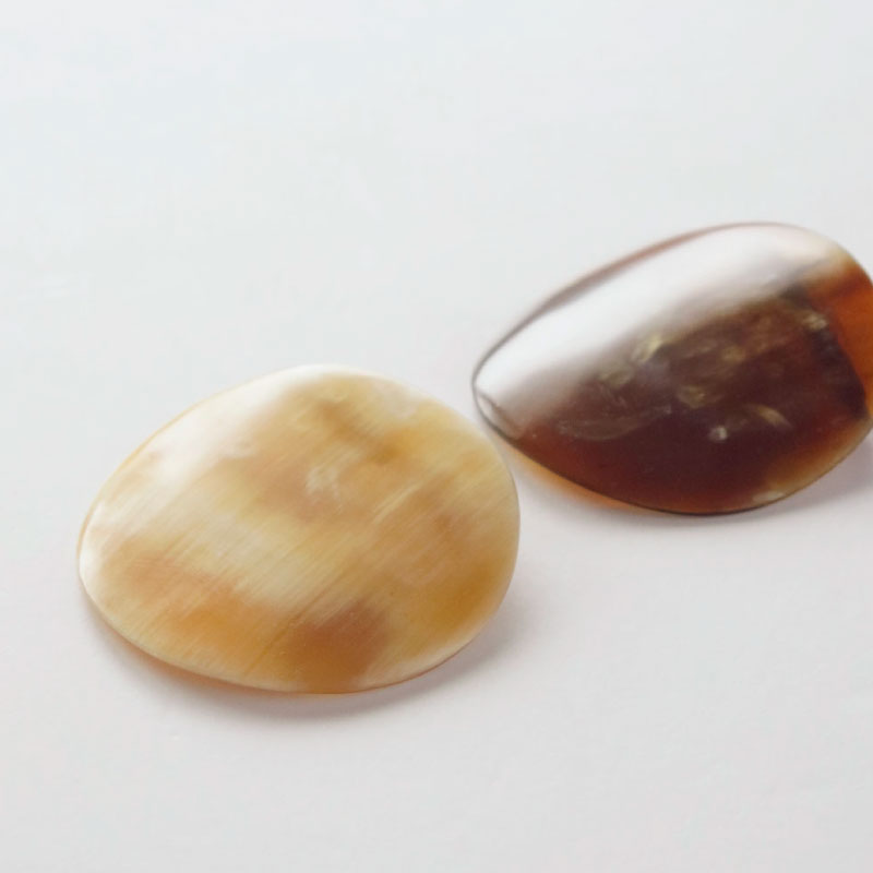 水牛の角 ブローチ ROUND BROOCH／KOSTKAMM（コストカム） | CATEGORY