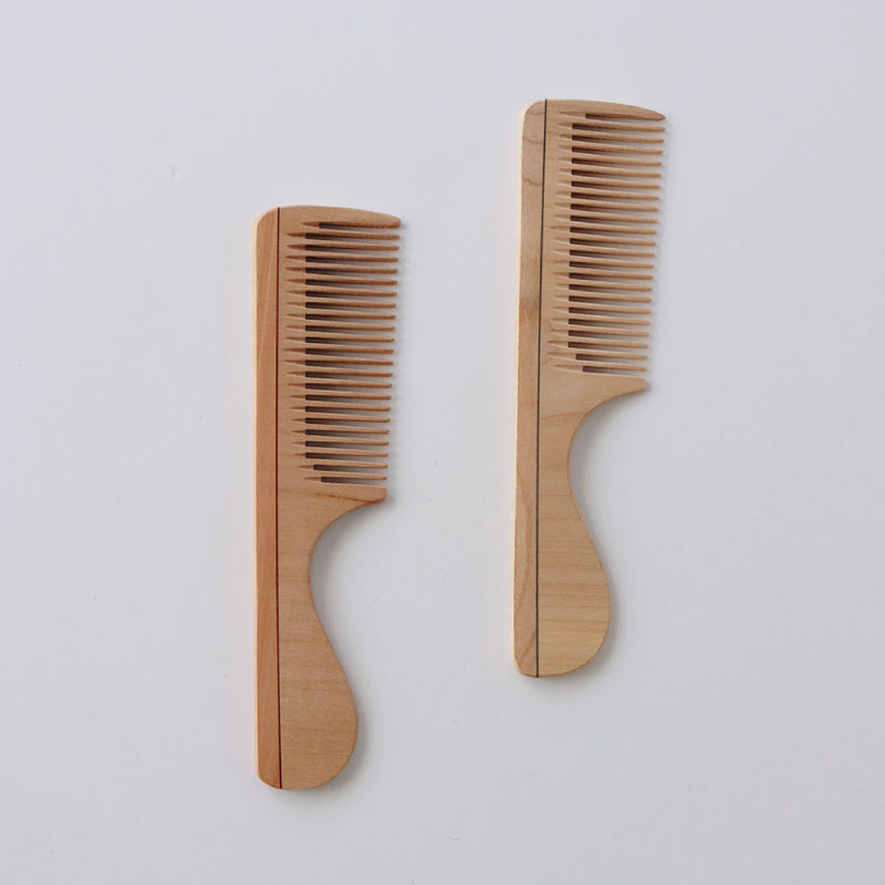 6 COMB WITH HANDLE 18CM WIDE��KOSTKAMM�ʥ����ȥ����