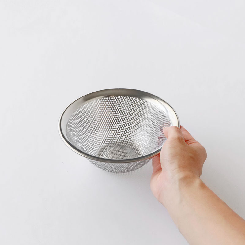 柳宗理PUNCHING STRAINER 16cm 4個セット 楽天市場】柳宗理 パンチングストレーナー 16cm / Sori Yanagi / ざる