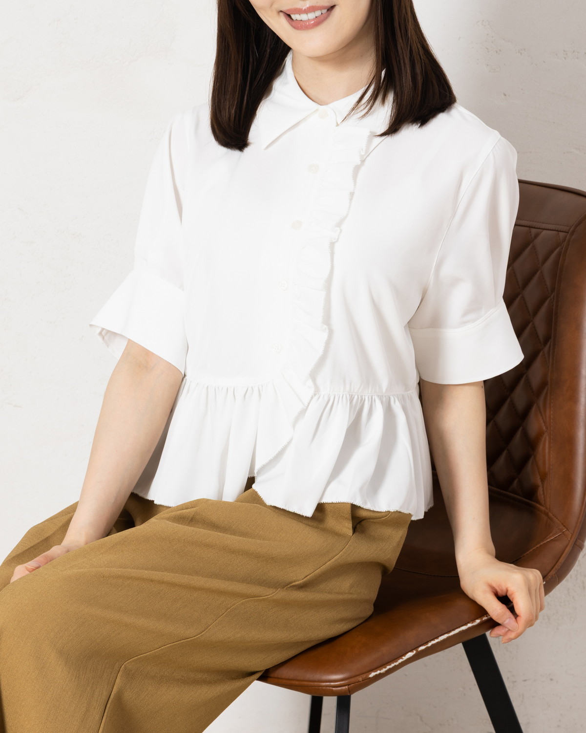 アシンメトリーフリルブラウス
