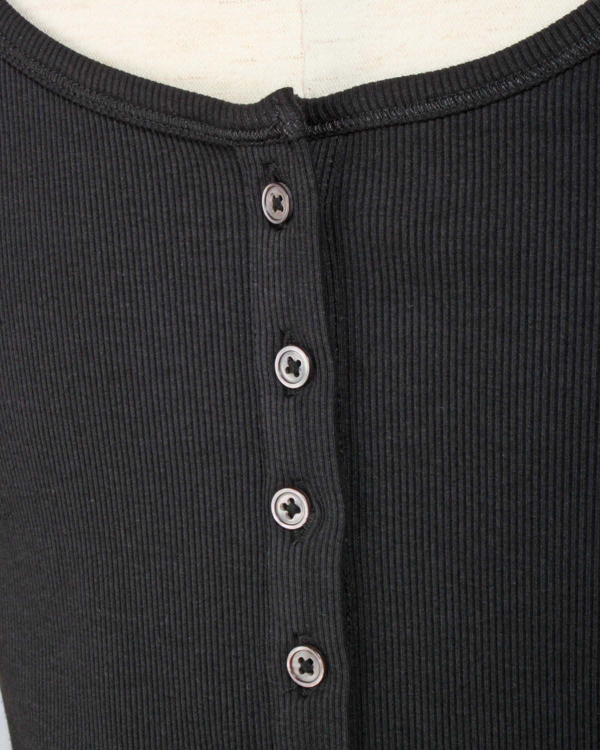 刺繍ヘンリーネックタンクトップ