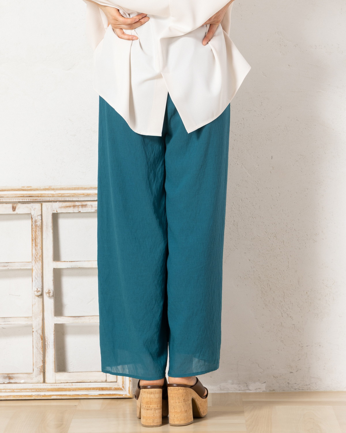 麻調シアーニット切替ストレートパンツ