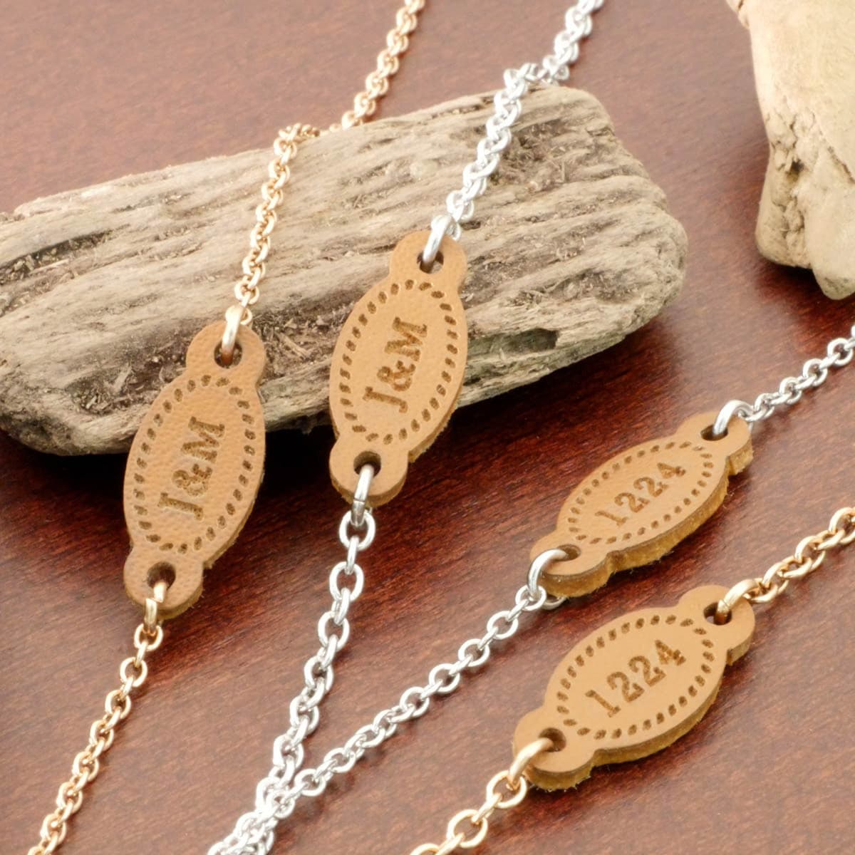 ペア アンクレット ブレスレット ミニ レザーラベル テイジンレザー X 華奢ステンレスチェーン イニシャル彫刻 klb021 アレルギー対応 つけっぱなしok