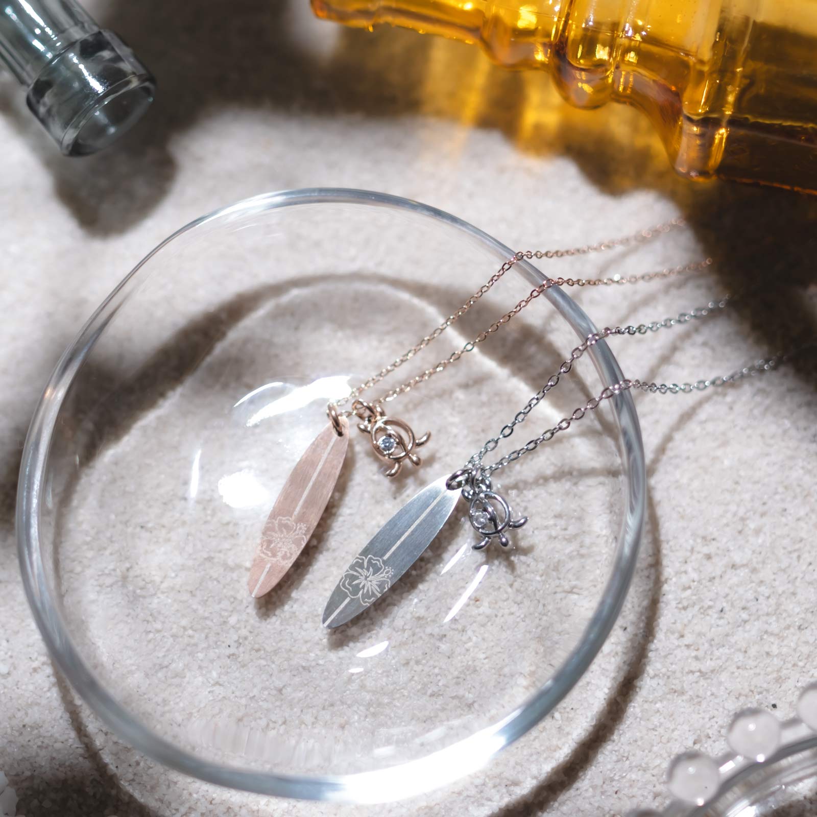 ハワイアン サーフボードとホヌのペアネックレス opp00075｜つけっぱなしOK｜刻印無料｜アレルギー対応