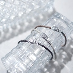 キュービックジルコニアと４つ編みレザーのペアブレスレット イニシャル彫刻　国産レザー　サージカルステンレス　klb079 アレルギー対応|ペアブレスレット