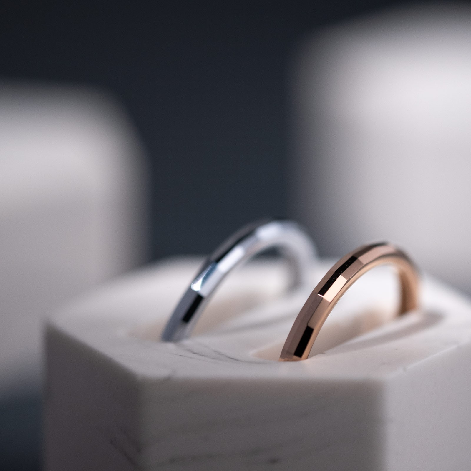 傷つきにくい 超硬タングステンのミラーモザイクペアリング メッセージ彫刻 つけっぱなしok アレルギー対応 キラキラ orp00112