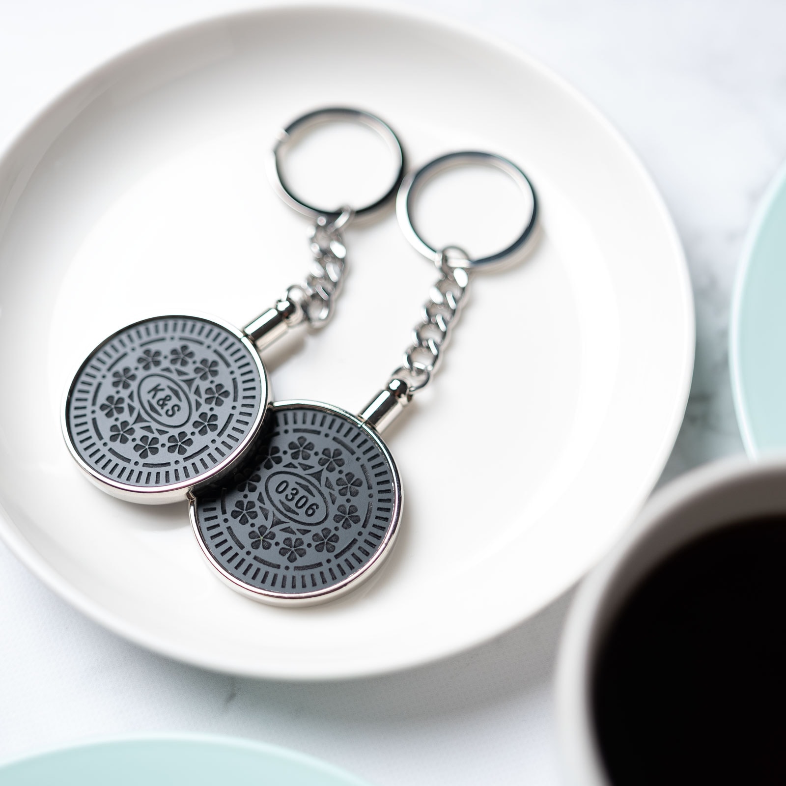 ノワール・フルール・メダリオン ペアキーホルダー kla063 ｜刻印無料