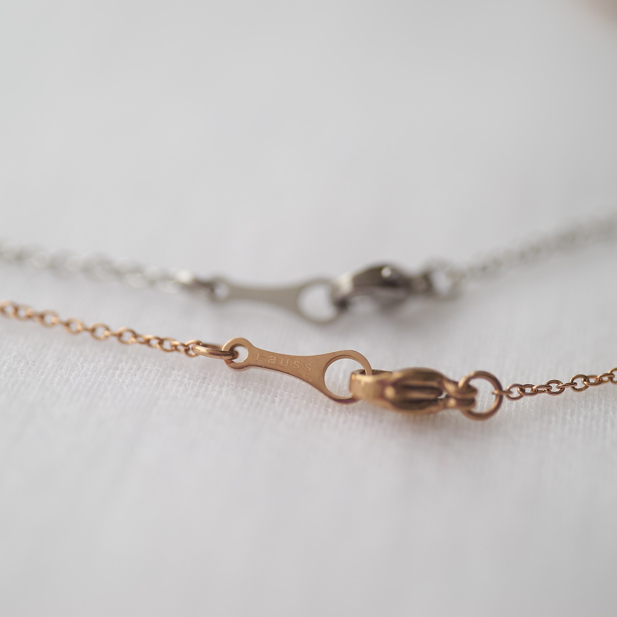 幸運の小さなハト カップルバードのネックレス/ブレスレット/アンクレット イニシャル彫刻 ステンレス opp00070  つけっぱなしok アレルギー対応